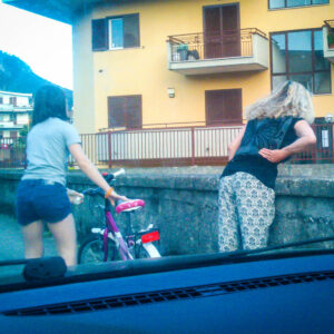 I passanti incuriositi