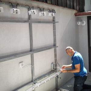 Rocco Navarra di Ferriplastic installa la prima ZeoVertical Farm a parete