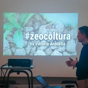 Vittorio Arenella durante una lezione di Zeocoltura
