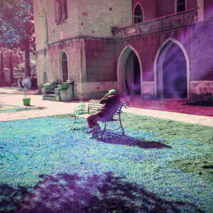 Vincenzo Coppola sulla "panchina pensatoio" di Villa Ravaschieri